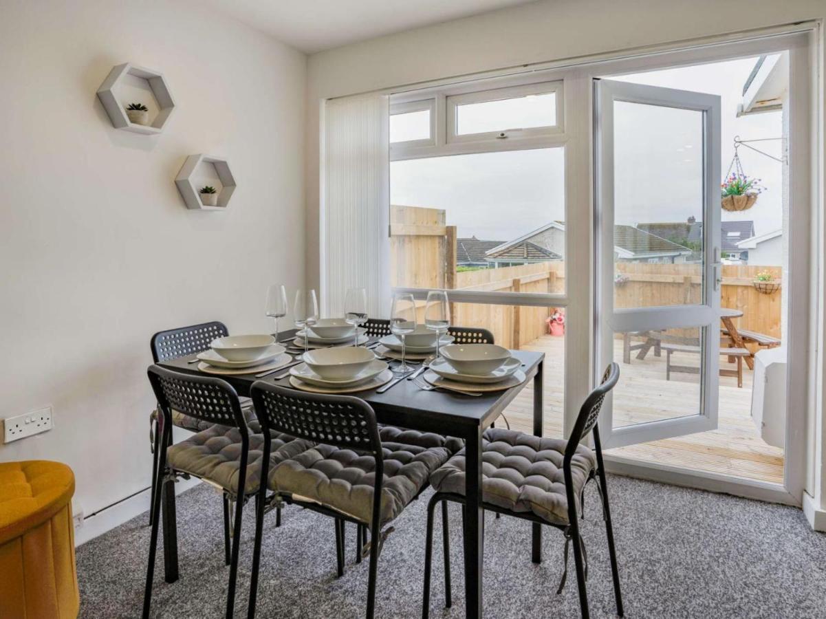 3-Bed 5-6 Berth Modernised Bungalow! Tenby Kültér fotó