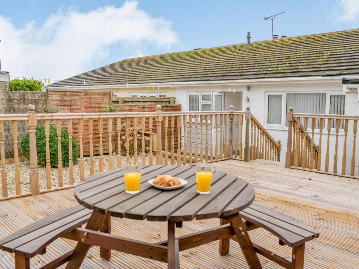3-Bed 5-6 Berth Modernised Bungalow! Tenby Kültér fotó