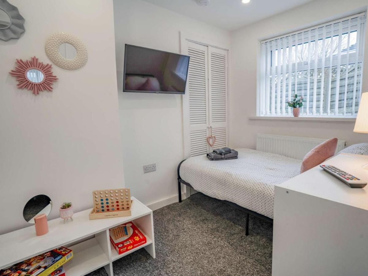 3-Bed 5-6 Berth Modernised Bungalow! Tenby Kültér fotó
