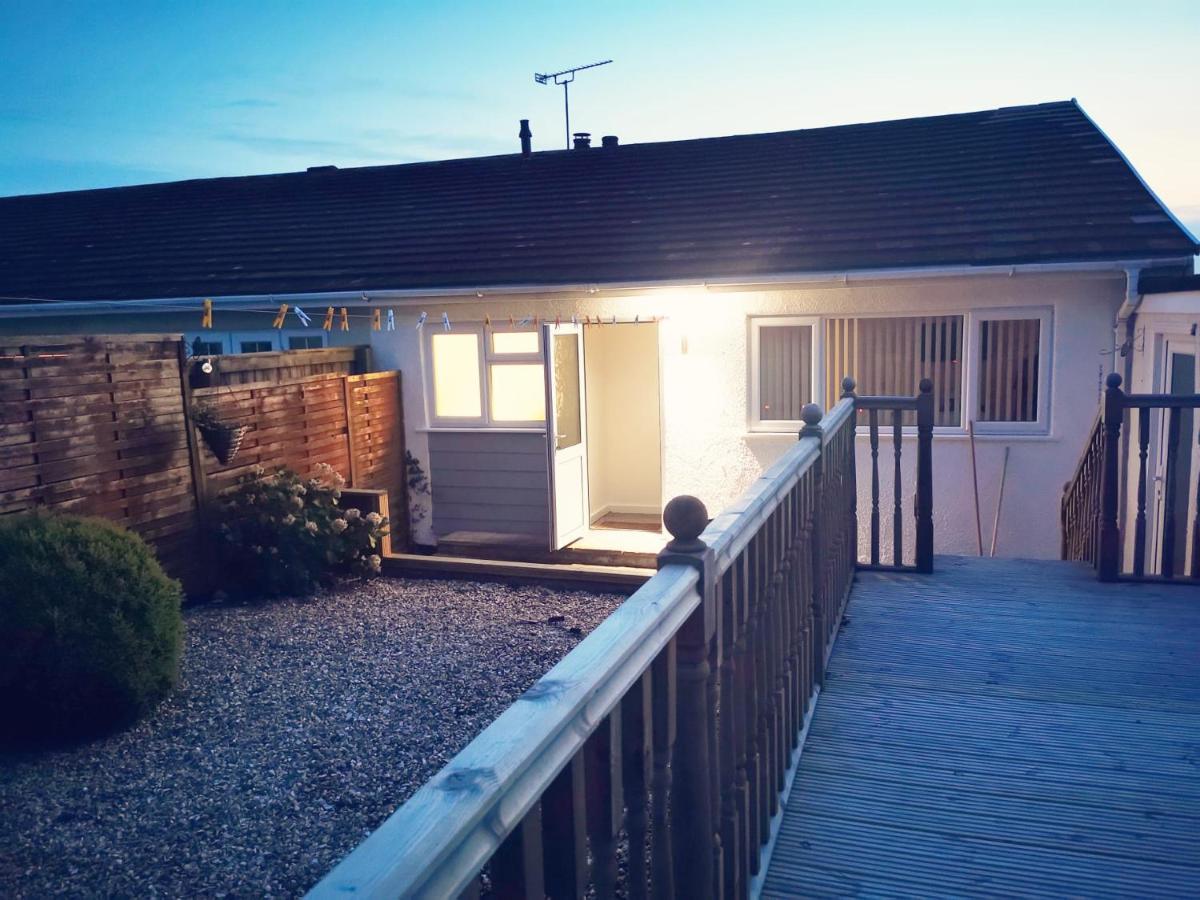 3-Bed 5-6 Berth Modernised Bungalow! Tenby Kültér fotó
